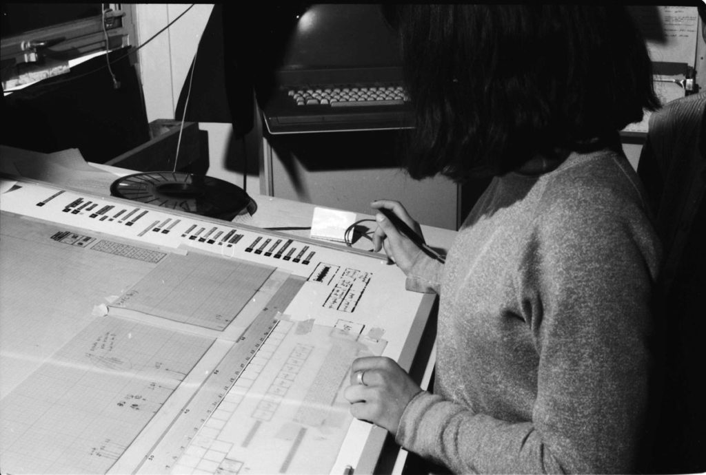 Prove al sistema Upic durante un evento presso il Centre d’Etudes de Mathématique et Automatique Musicales (CEMAMu), 1980.